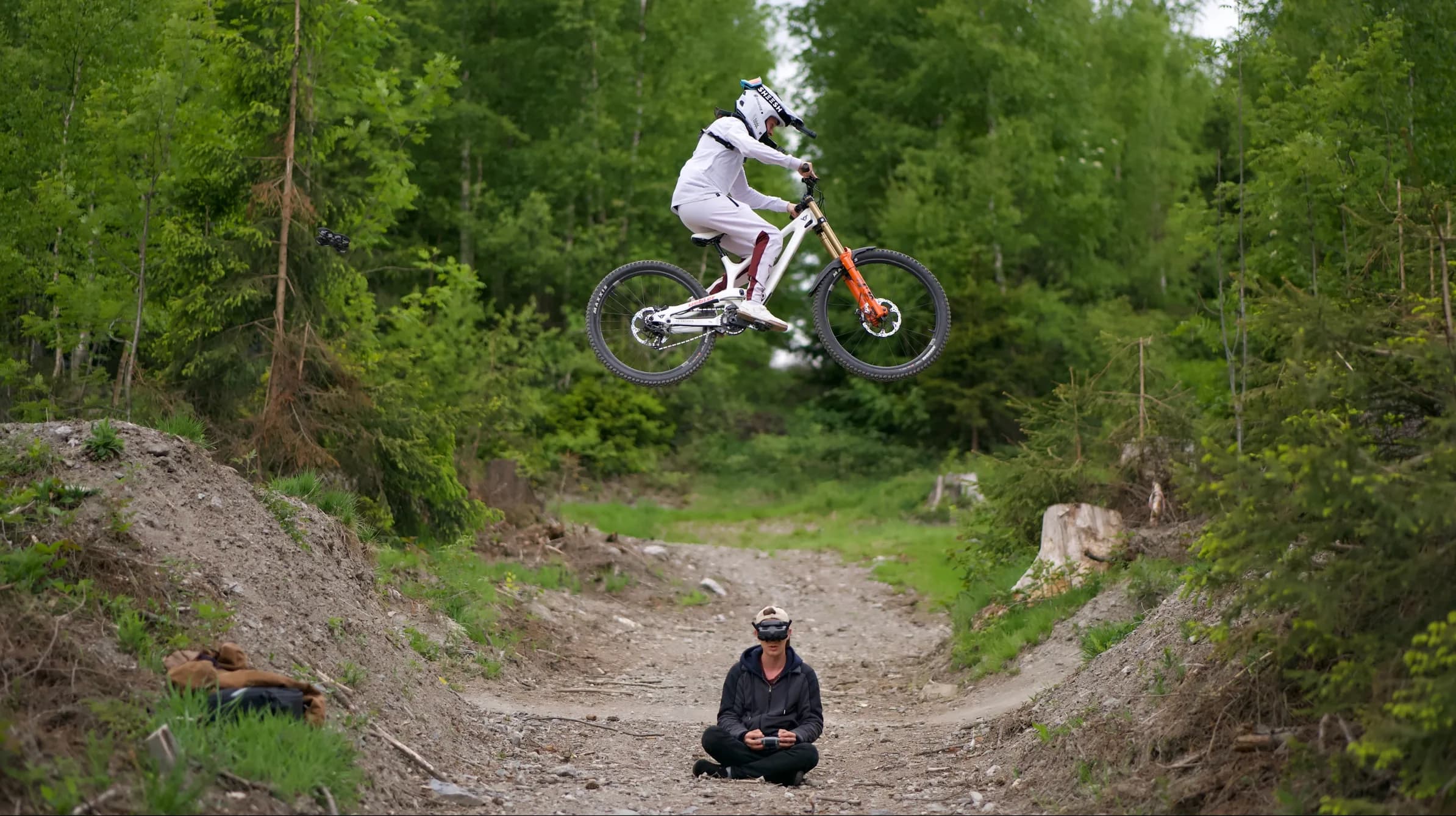 Mtb follow cam